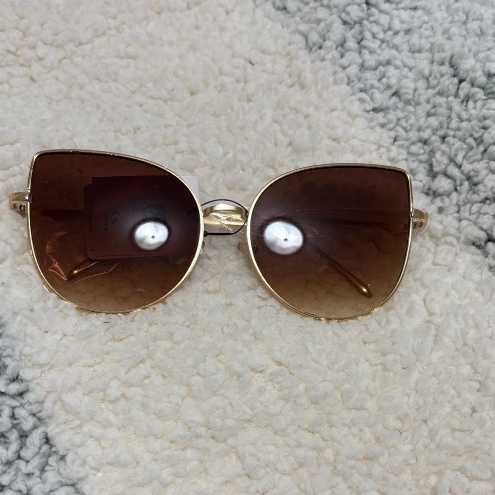 Chic Gold Frame Sunglasses with Brown Lenses
